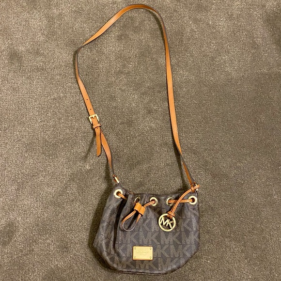 Michael Kors Crossover Bag (w/ tightenable strap!) - Picture 2 of 8